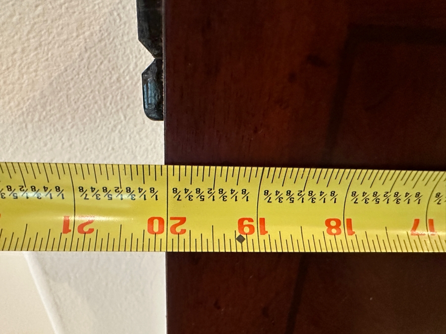 Lexington Home Dining Table And (8) Chairs 74L x 48W x 30H Plus (2) 20' Leaves [Photo 21]