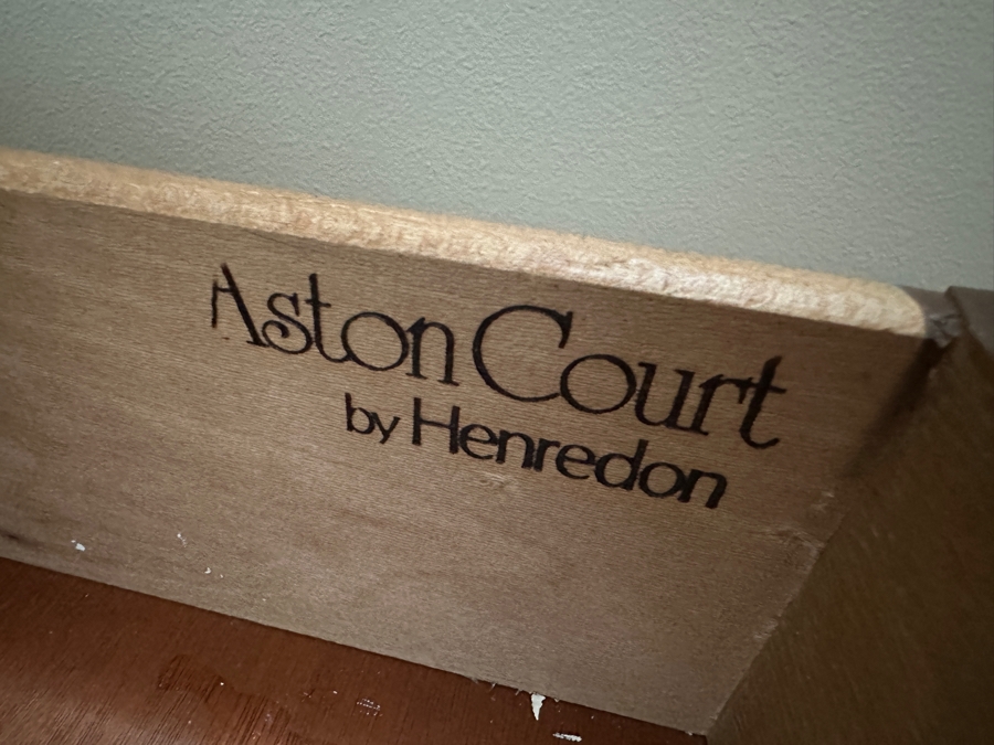 Pair of Aston Court by Henredon Wooden Nightstands 28'W x 18.5'D x 24'H [Photo 4]