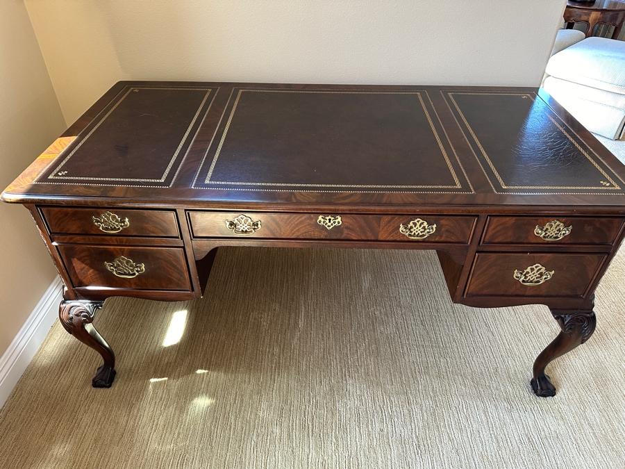 Sligh Chippendale Style Leather Top Writing Desk with Key 60'W x 30'D x 30'H [Photo 4]