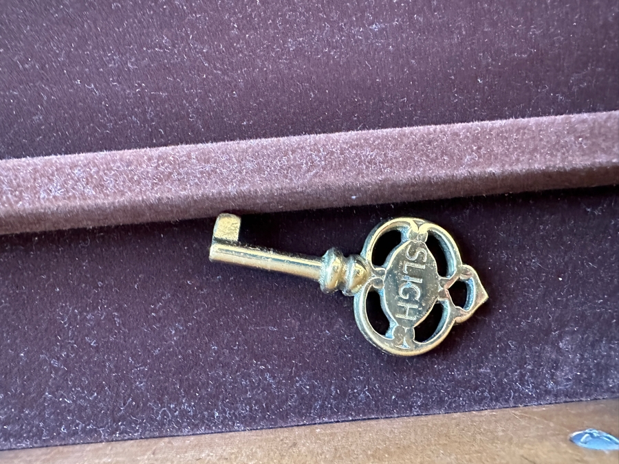 Sligh Chippendale Style Leather Top Writing Desk with Key 60'W x 30'D x 30'H [Photo 7]