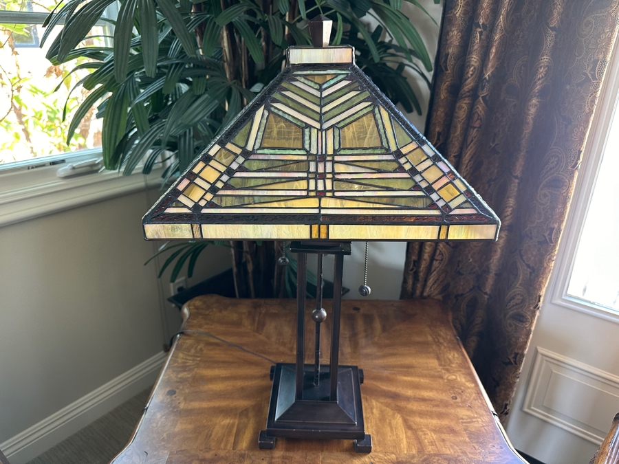 Dale Tiffany Aurora Mission Table Lamp with Bronze and Stained Glass Shade 26'H