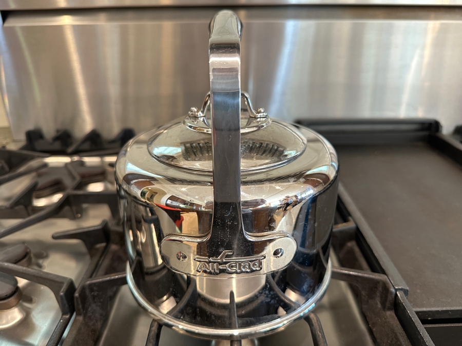 All-Clad Stainless Whistling Teapot [Photo 2]