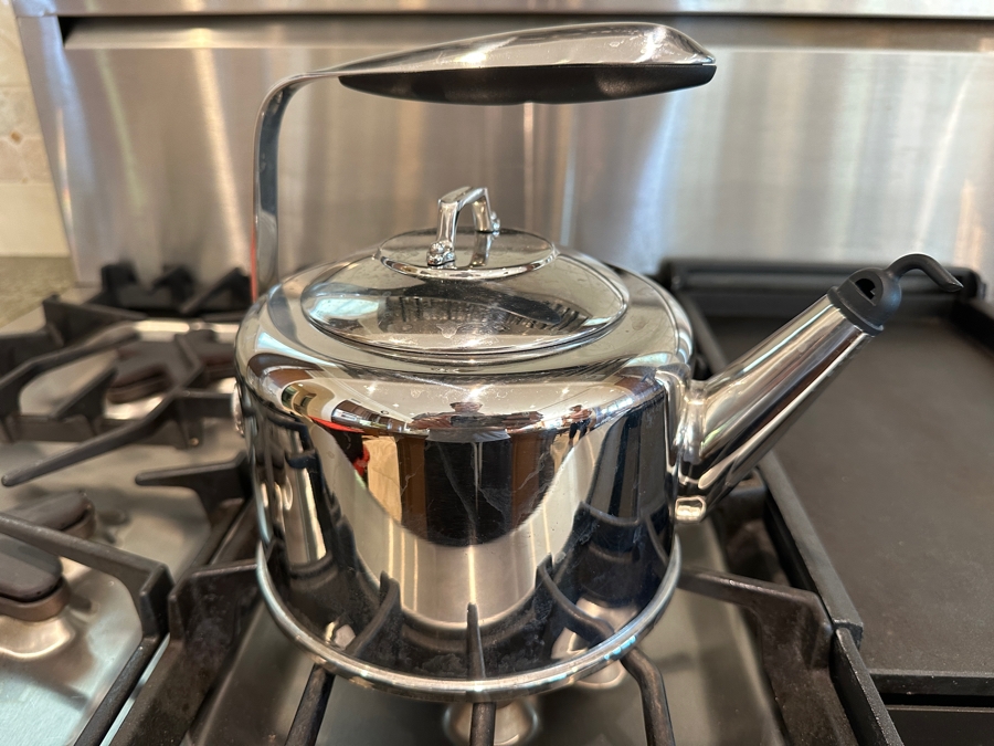 All-Clad Stainless Whistling Teapot [Photo 4]