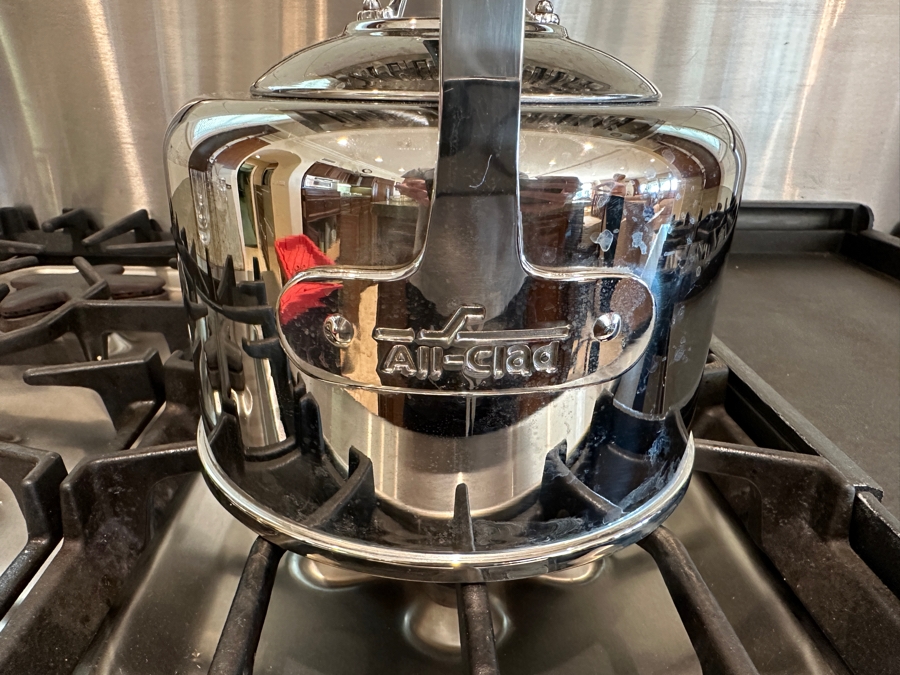 All-Clad Stainless Whistling Teapot [Photo 3]