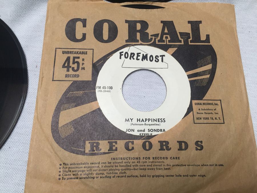 Lot of 45's Vinyl Records [Photo 13]
