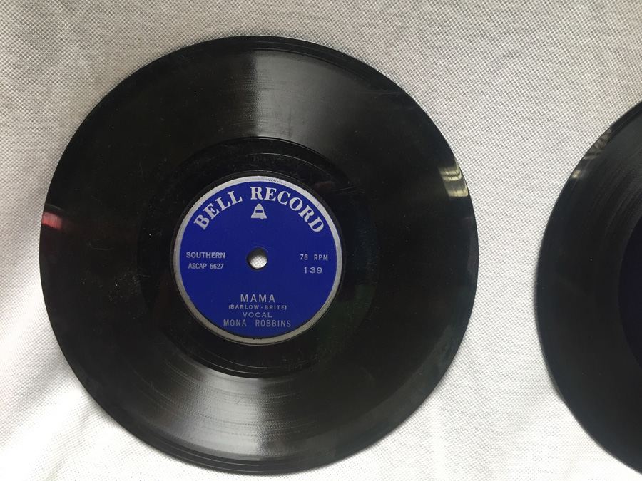 Lot of 45's Vinyl Records [Photo 4]