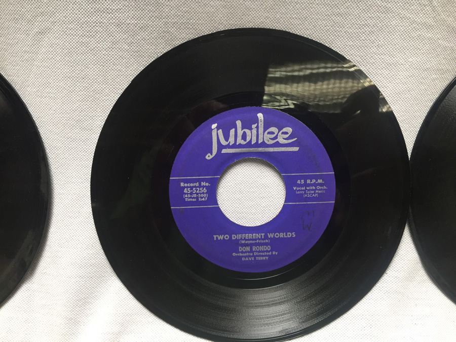 Lot of 45's Vinyl Records [Photo 5]