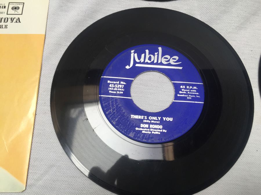 Lot of 45's Vinyl Records [Photo 14]