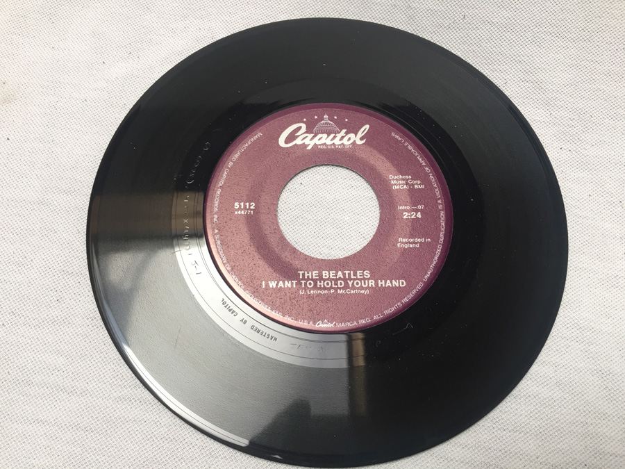 45 Vinyl Record Capital The Beatles 5112 I Saw Her Standing There / I Want To Hold Your Hand [Photo 3]