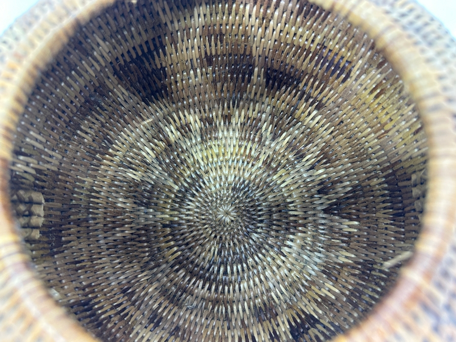 Finely Woven Handled Jar Basket With Lid 9W X 14H [Photo 5]