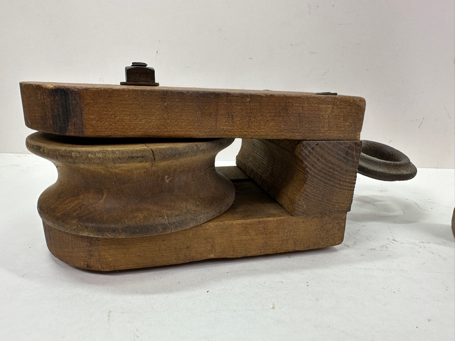 Old Wooden Plane 10.5'W & Pulley [Photo 4]