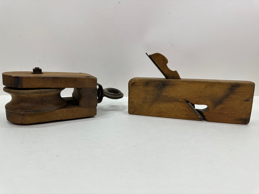 Old Wooden Plane 10.5'W & Pulley [Photo 2]