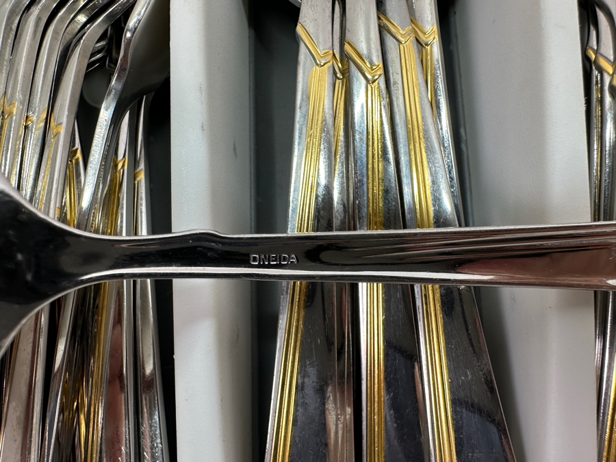 ONEIDA Stainless Flatware Set Approximate Service for 12 [Photo 3]