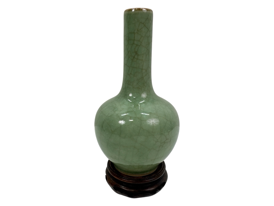 Vintage Chinese Green Porcelain Vase 6.5' H