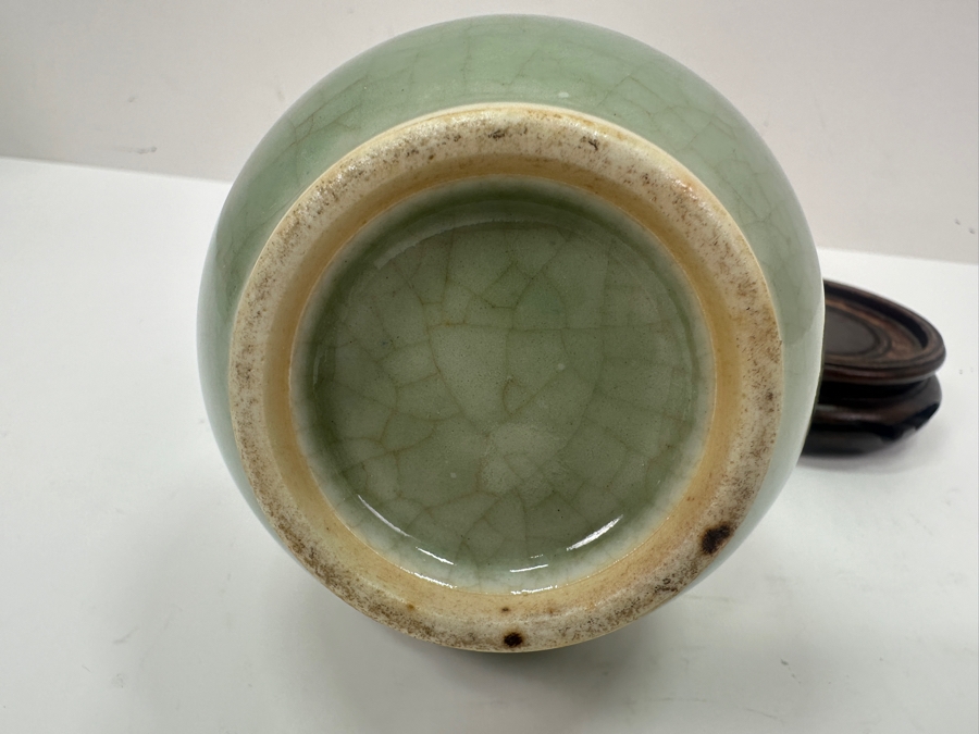 Vintage Chinese Green Porcelain Vase 6.5' H [Photo 4]