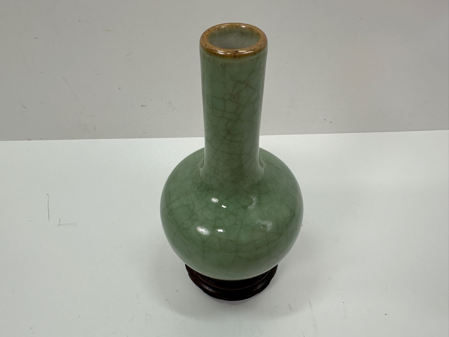 Vintage Chinese Green Porcelain Vase 6.5' H [Photo 3]
