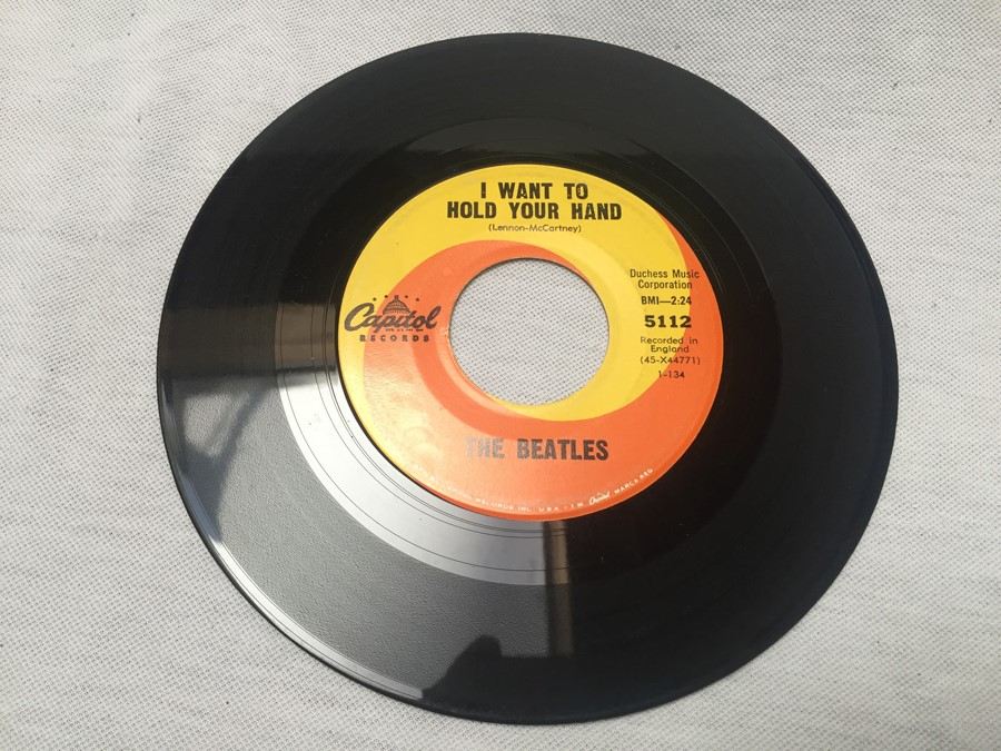 45 Vinyl Record Capital The Beatles 5112 I Saw Her Standing There / I Want To Hold Your Hand [Photo 3]