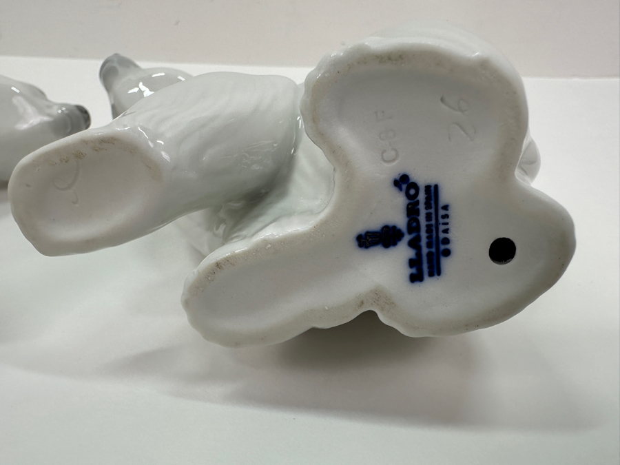Pair of Lladro Porcelain Polar Bear Figurines Model #1207 and Model #1208 5' H [Photo 6]