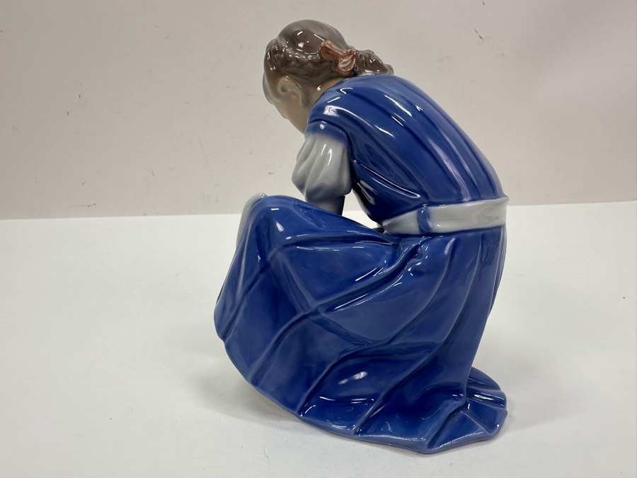 Bing & Grondahl B&G 'Only One Drop' Girl With Cat Figurine 5.5'H [Photo 5]