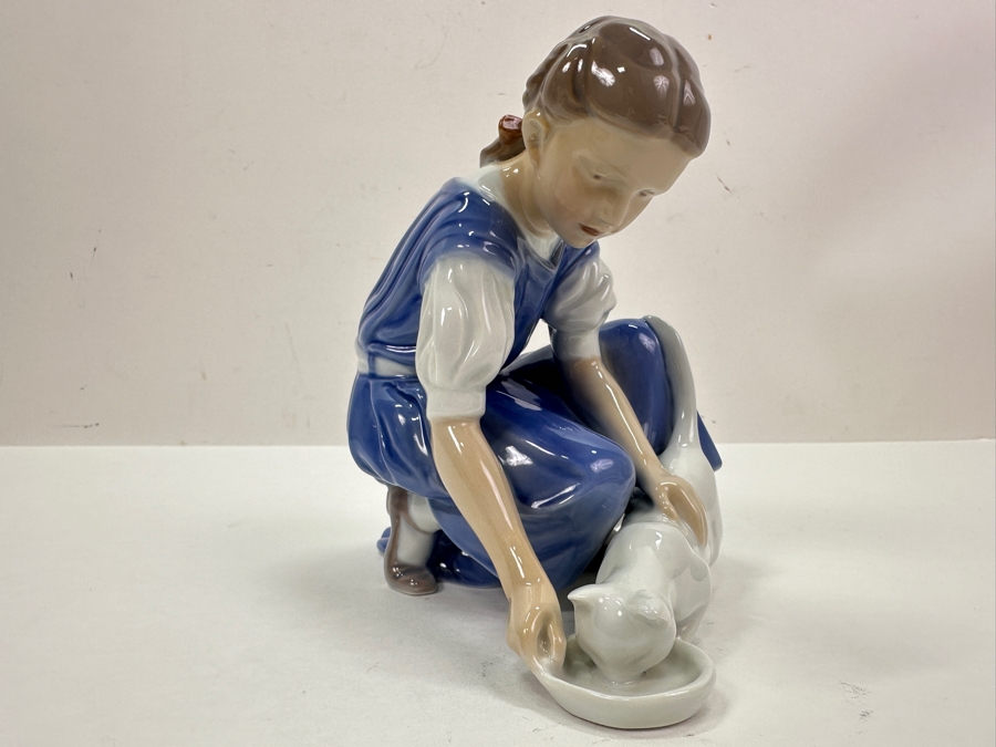 Bing & Grondahl B&G 'Only One Drop' Girl With Cat Figurine 5.5'H [Photo 2]