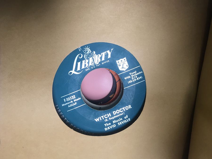 Retro Pink Tune Tote with 45's Vinyl Records [Photo 17]