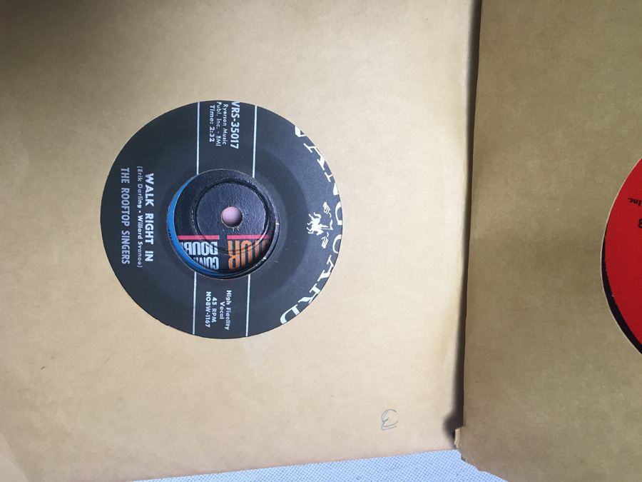 Retro Pink Tune Tote with 45's Vinyl Records [Photo 11]