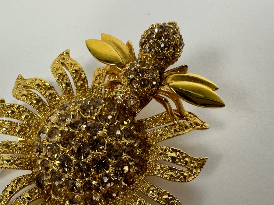 St John Bee & Sunflower Pin Brooch [Photo 3]