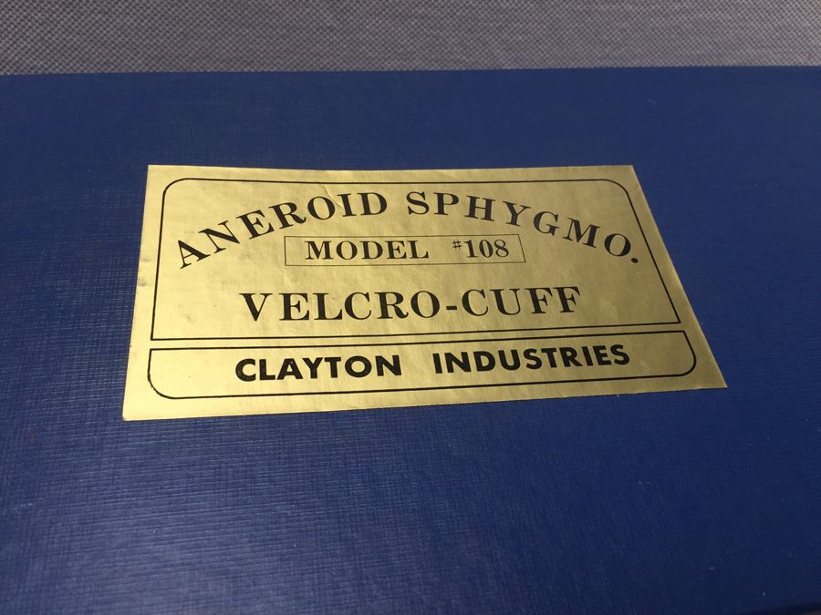 Vintage Aneroid Sphygmo Sphygmomanometer Velcro-Cuff Model #108 Clayton Industries [Photo 4]