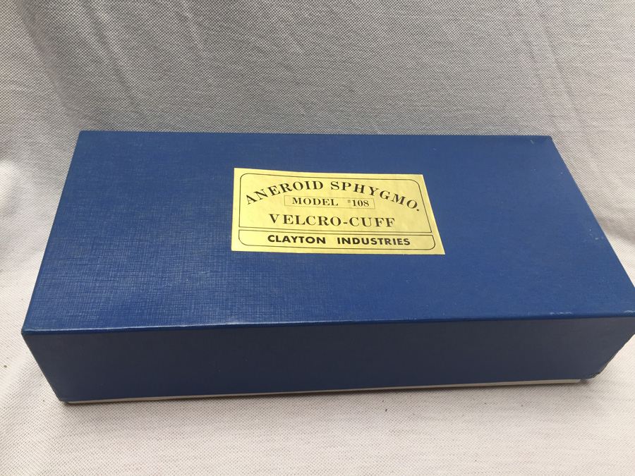 Vintage Aneroid Sphygmo Sphygmomanometer Velcro-Cuff Model #108 Clayton Industries [Photo 1]