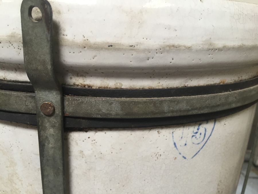 HUGE Primitive Burley and Winter 15 Gallon Crock Jug Pot, Crooksville, Ohio [Photo 3]