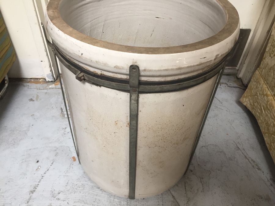 HUGE Primitive Burley and Winter 15 Gallon Crock Jug Pot, Crooksville, Ohio [Photo 8]