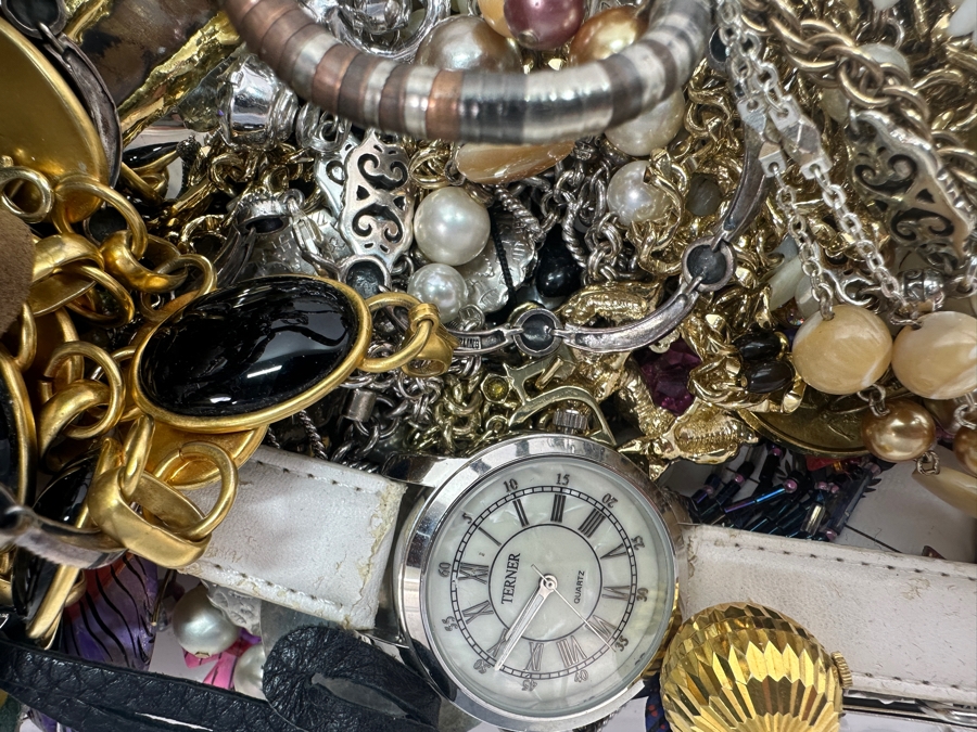 Just Added - Lot Of Costume Jewelry - Some Signed Pieces / Some Sterling Silver 6.8lbs [Photo 4]
