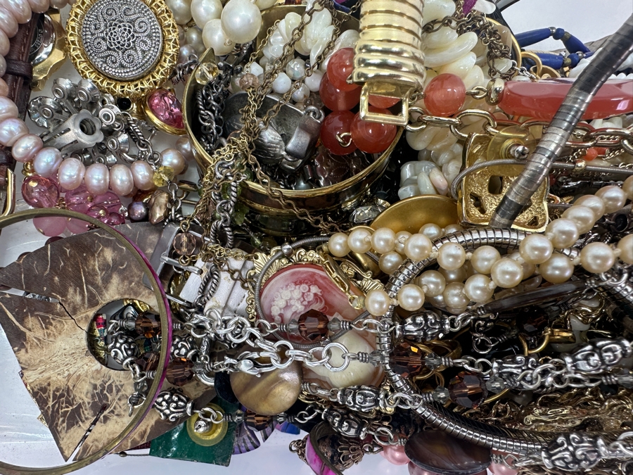 Just Added - Lot Of Costume Jewelry - Some Signed Pieces / Some Sterling Silver 6.8lbs [Photo 8]