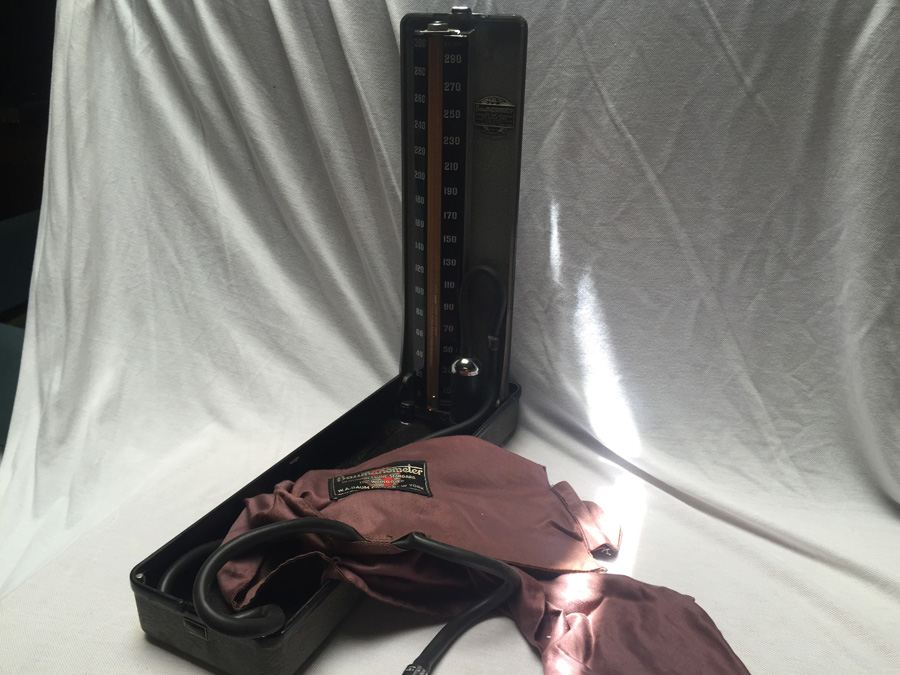 Vintage W.A. Baum Baumanometer Desk Model Blood Pressure [Photo 8]
