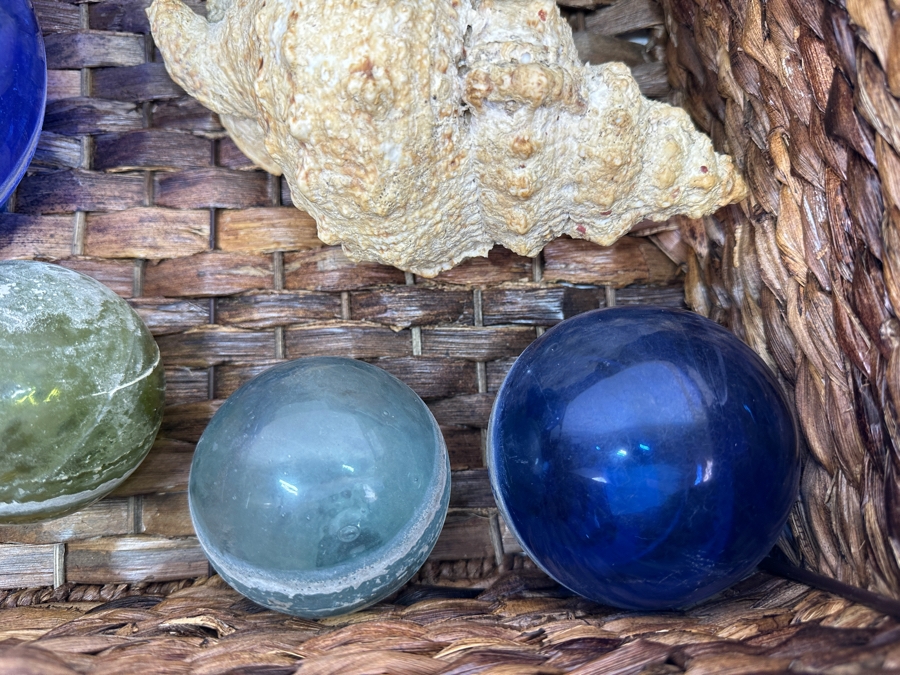 Pottery Barn Havana Basket With (5) Glass Fishing Floats And Organic Seashell [Photo 3]