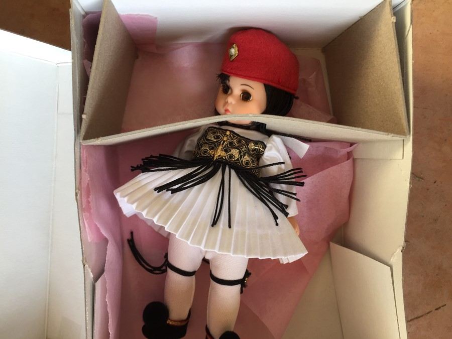 HUGE Vintage Madame Alexander Doll Collection in Original Boxes - 40 Dolls! [Photo 69]