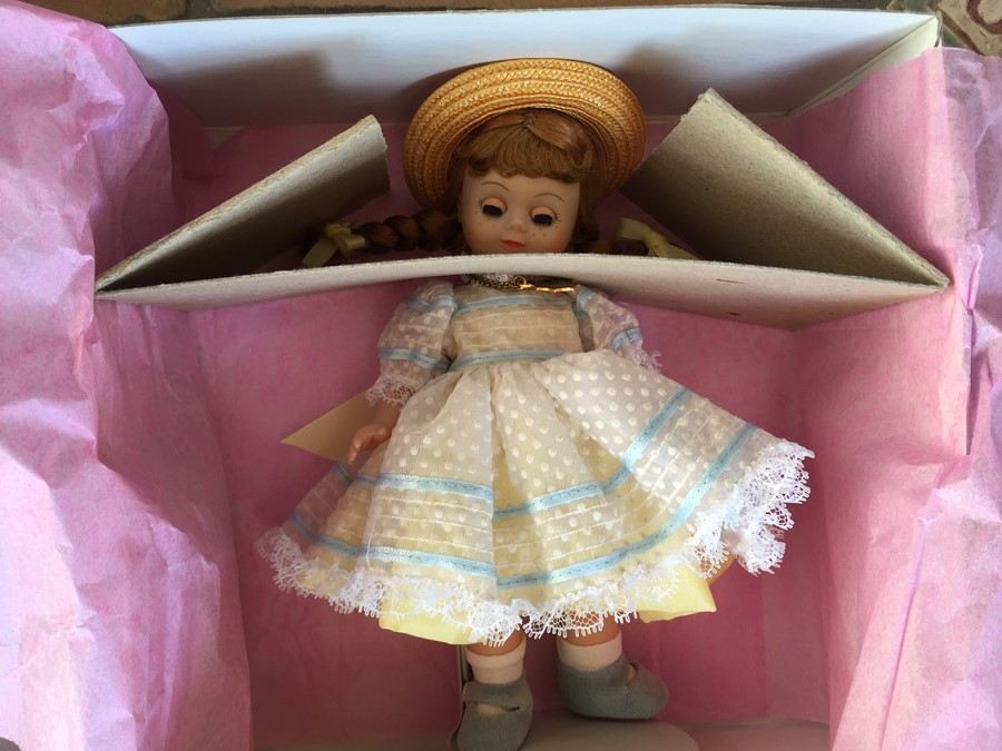 HUGE Vintage Madame Alexander Doll Collection in Original Boxes - 40 Dolls! [Photo 100]