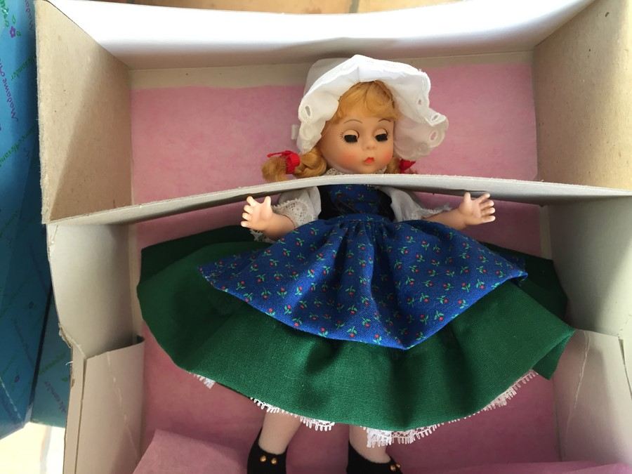 HUGE Vintage Madame Alexander Doll Collection in Original Boxes - 40 Dolls! [Photo 51]