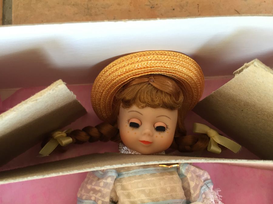HUGE Vintage Madame Alexander Doll Collection in Original Boxes - 40 Dolls! [Photo 101]