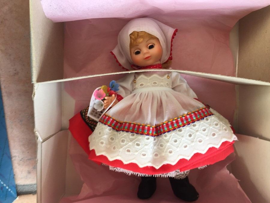 HUGE Vintage Madame Alexander Doll Collection in Original Boxes - 40 Dolls! [Photo 58]