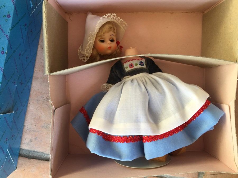 HUGE Vintage Madame Alexander Doll Collection in Original Boxes - 40 Dolls! [Photo 90]