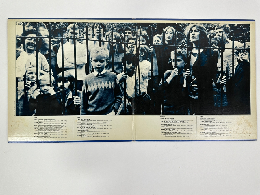 The Beatles / 1967-1970 Vinyl Record [Photo 2]