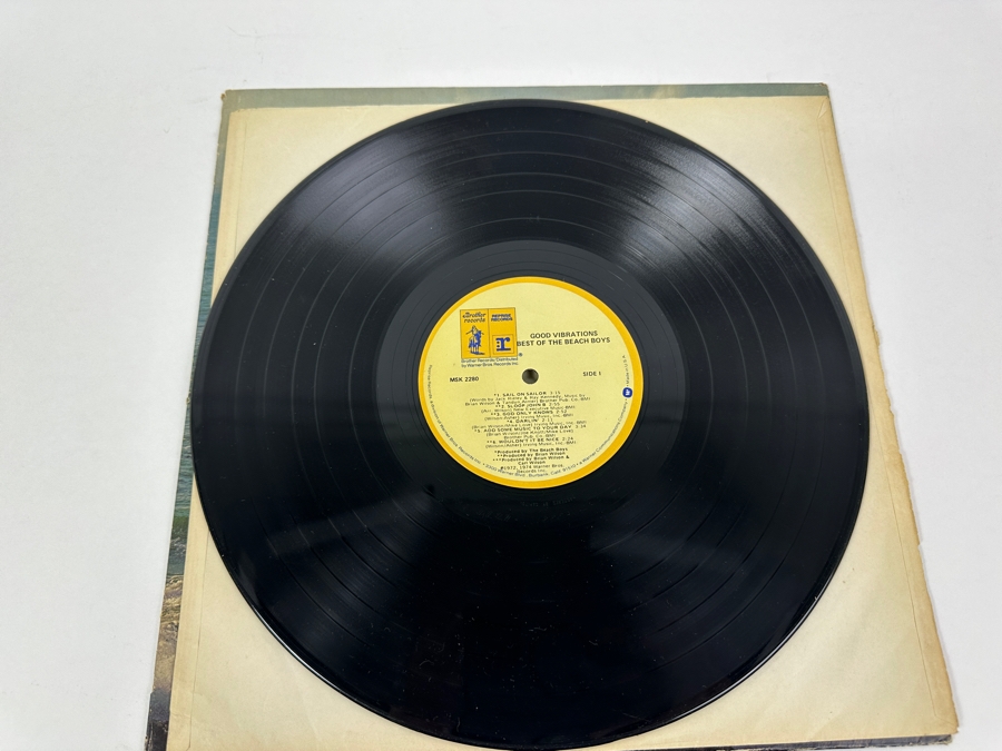 Best Of The Beach Boys Good Vibrations Vinyl Record [Photo 3]