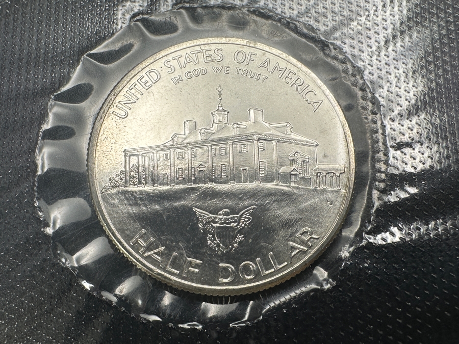 Uncirculated 1982 George Washington Silver Commemorative Half-Dollar Coin .900 Silver [Photo 3]