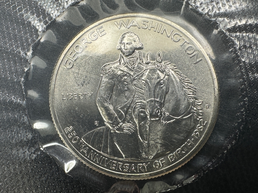 Uncirculated 1982 George Washington Silver Commemorative Half-Dollar Coin .900 Silver [Photo 2]