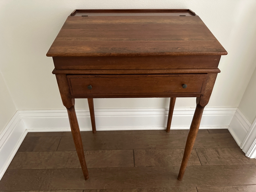 Vintage Slant Front Schoolmaster Teacher Desk Shaker Reproduction By Old Bennington Woodcrafters 22.5W X 17D X 32H [Photo 1]