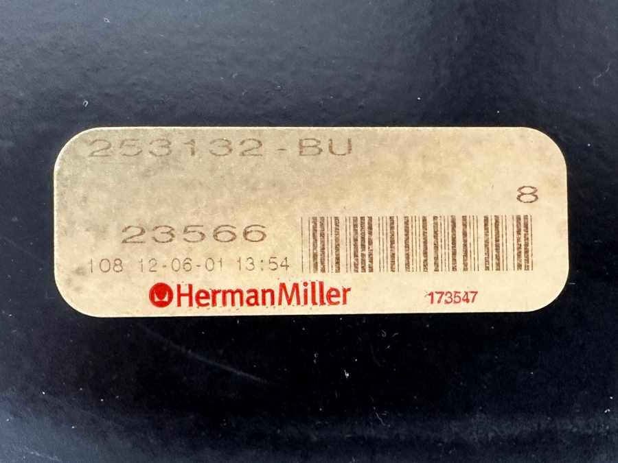 Just Added - Herman Miller Aeron Chair Retails $999 [Photo 9]
