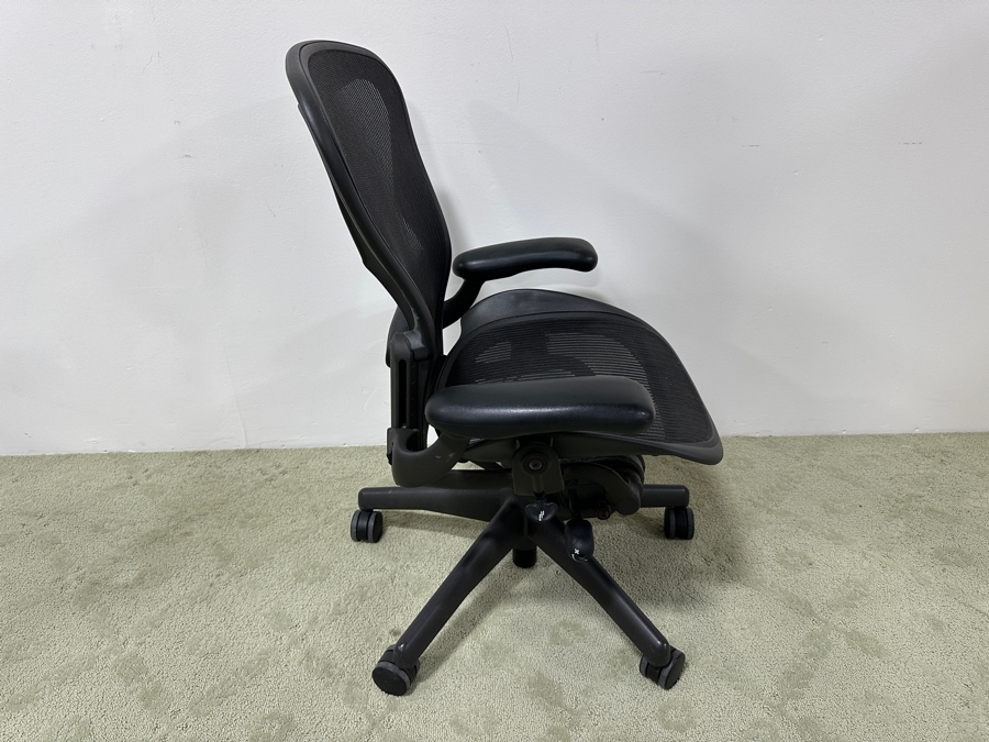Just Added - Herman Miller Aeron Chair Retails $999 [Photo 4]
