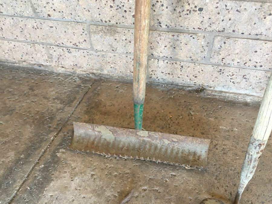 Lot of Vintage Tools Including Garden Tools [Photo 10]