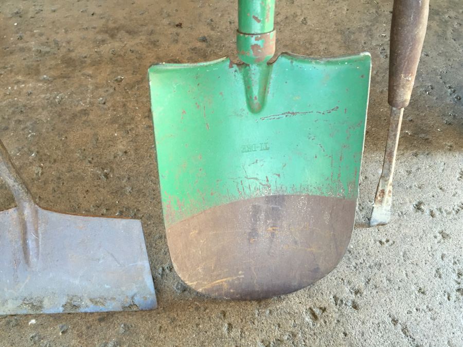 Lot of Vintage Tools Including Garden Tools [Photo 13]